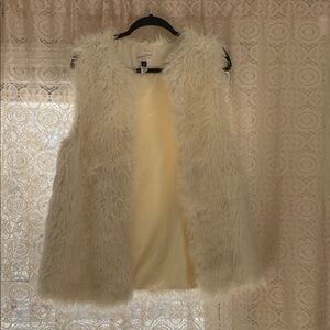 Universal Thread Cream Faux Fur Vest